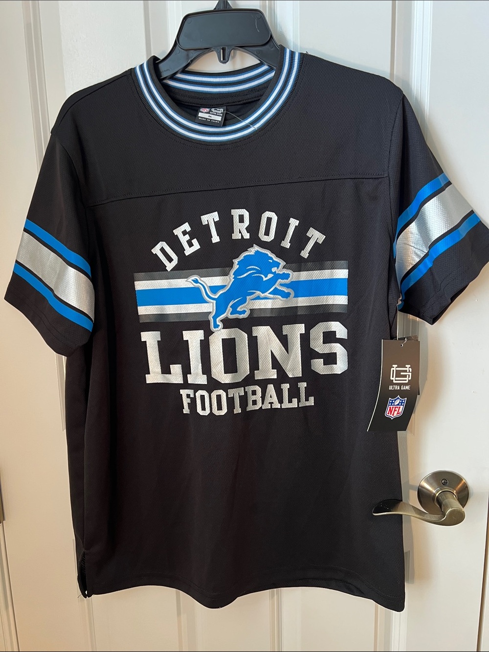 NWT ULTRA GAME NFL DETROIT LIONS FOOTBALL JERSEY STYLE T-SHIRT MEN’S SIZE MEDIUM